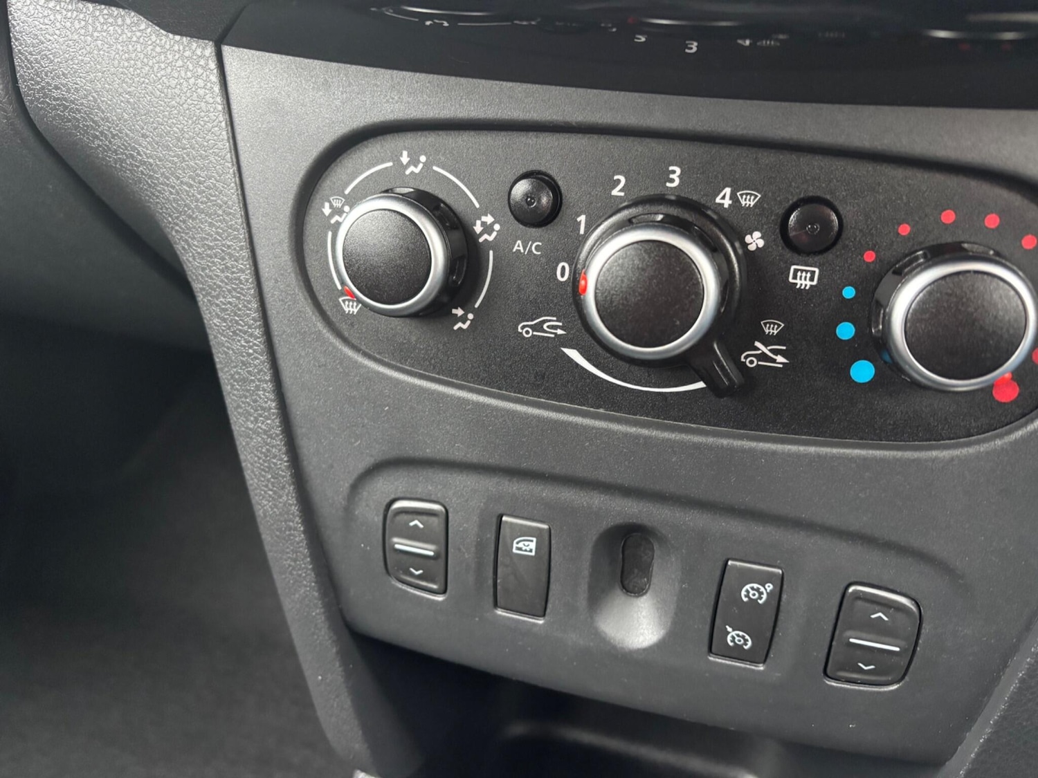 Used Dacia Sandero Stepway 2020 for sale - 76952812: Photo 23