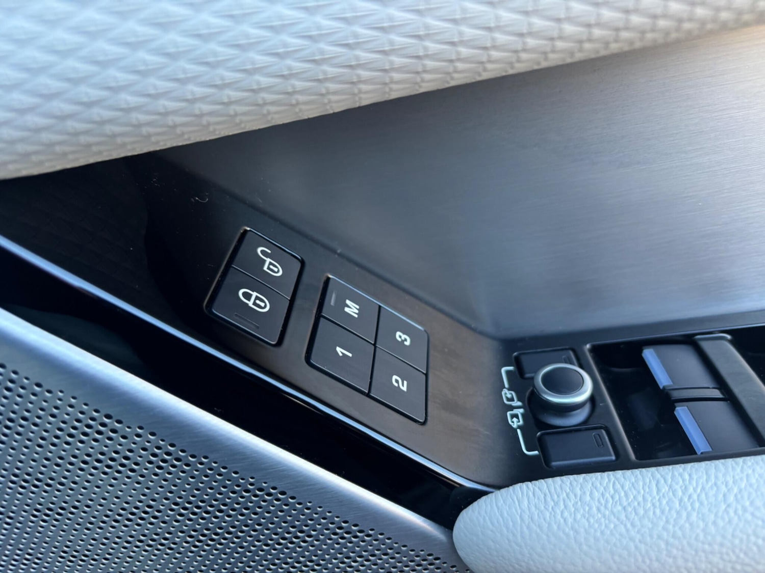 Used Land Rover Range Rover Velar for sale - 77215692: Photo 21