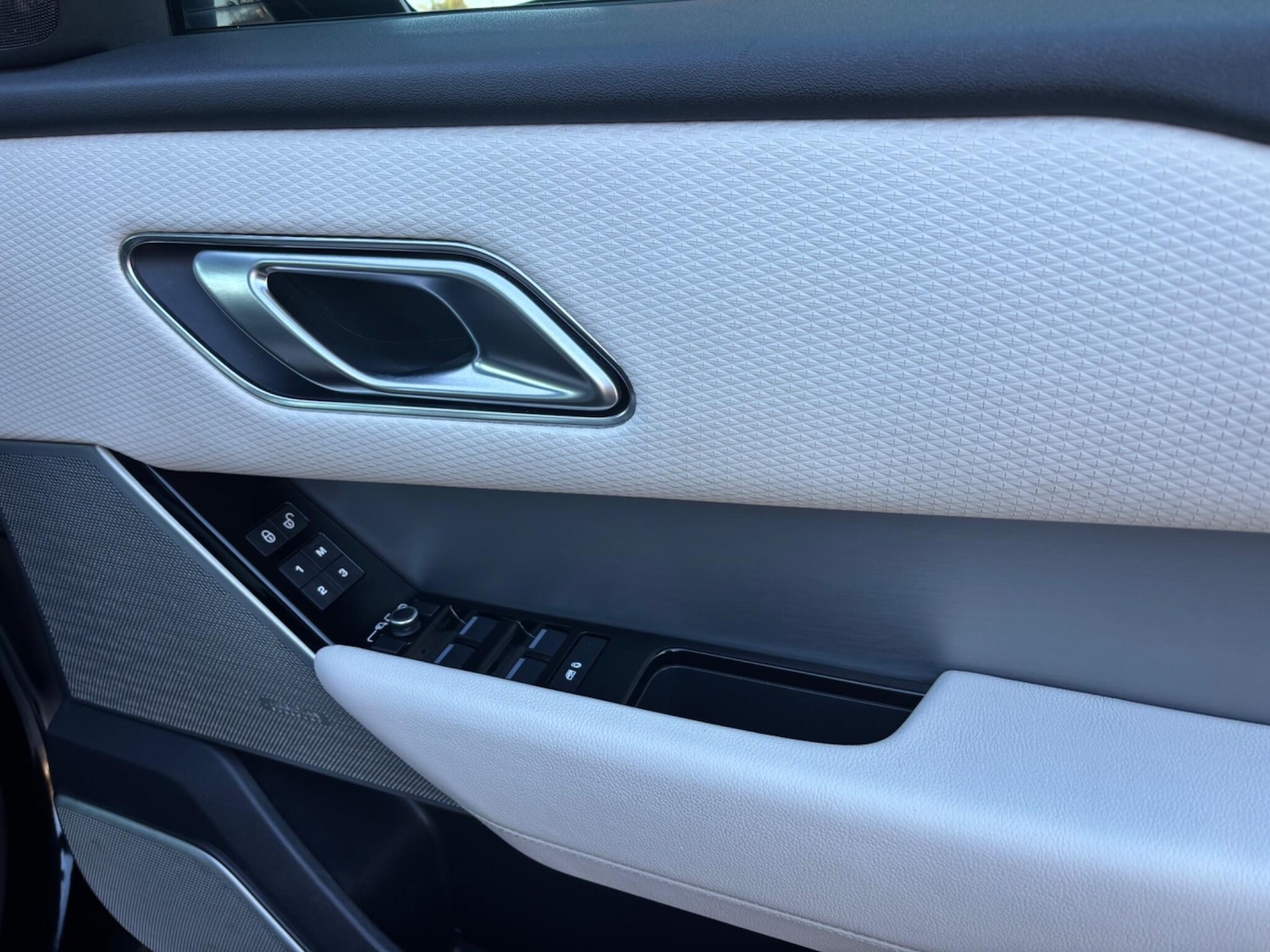 Used Land Rover Range Rover Velar for sale - 77215692: Photo 23