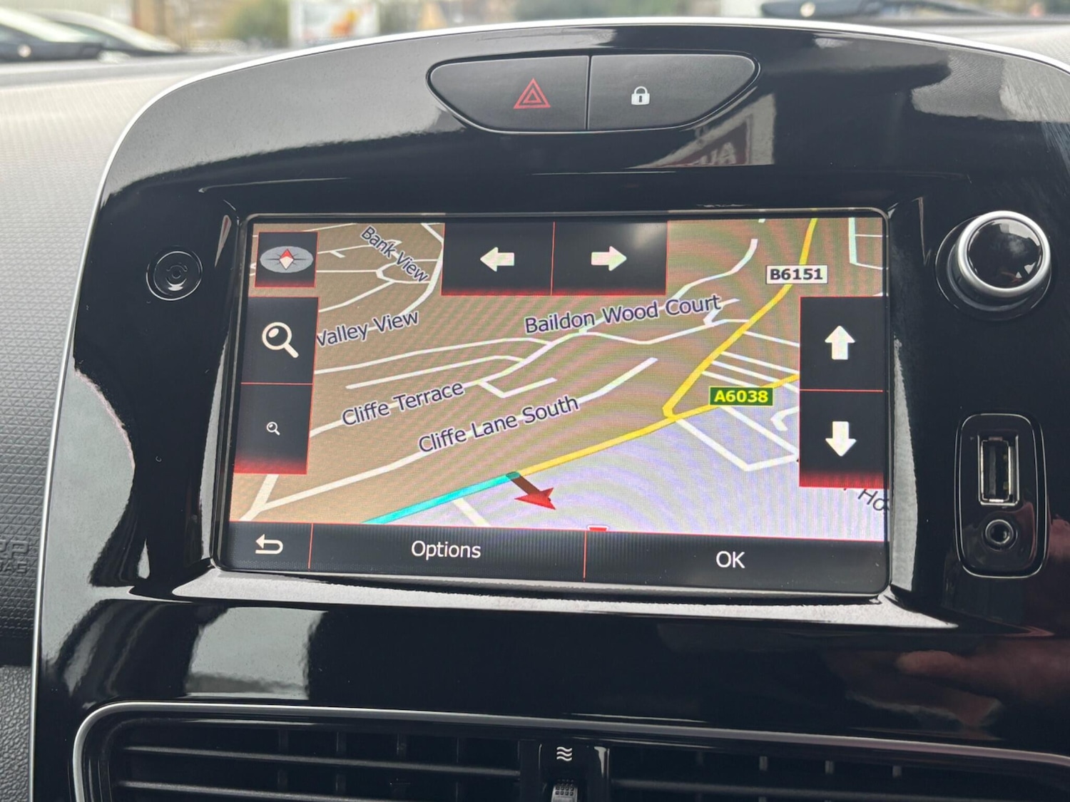 Used Renault Clio 2017 for sale - 76702334: Photo 10