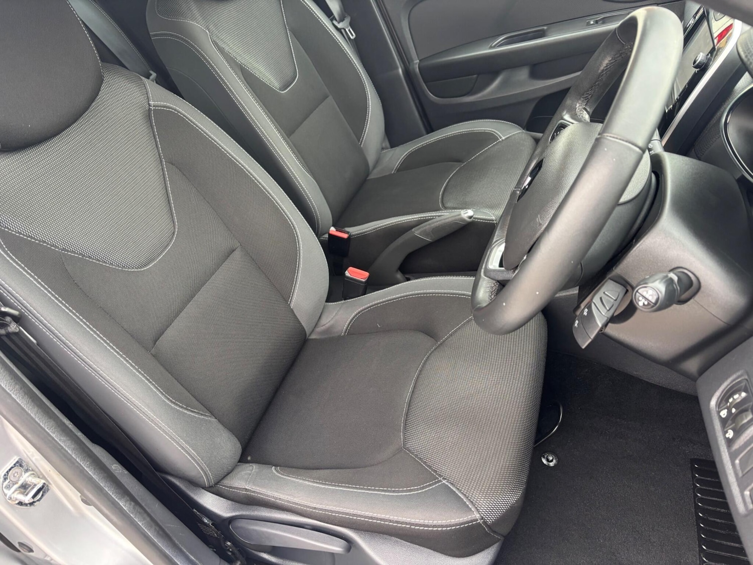 Used Renault Clio 2017 for sale - 76702334: Photo 11