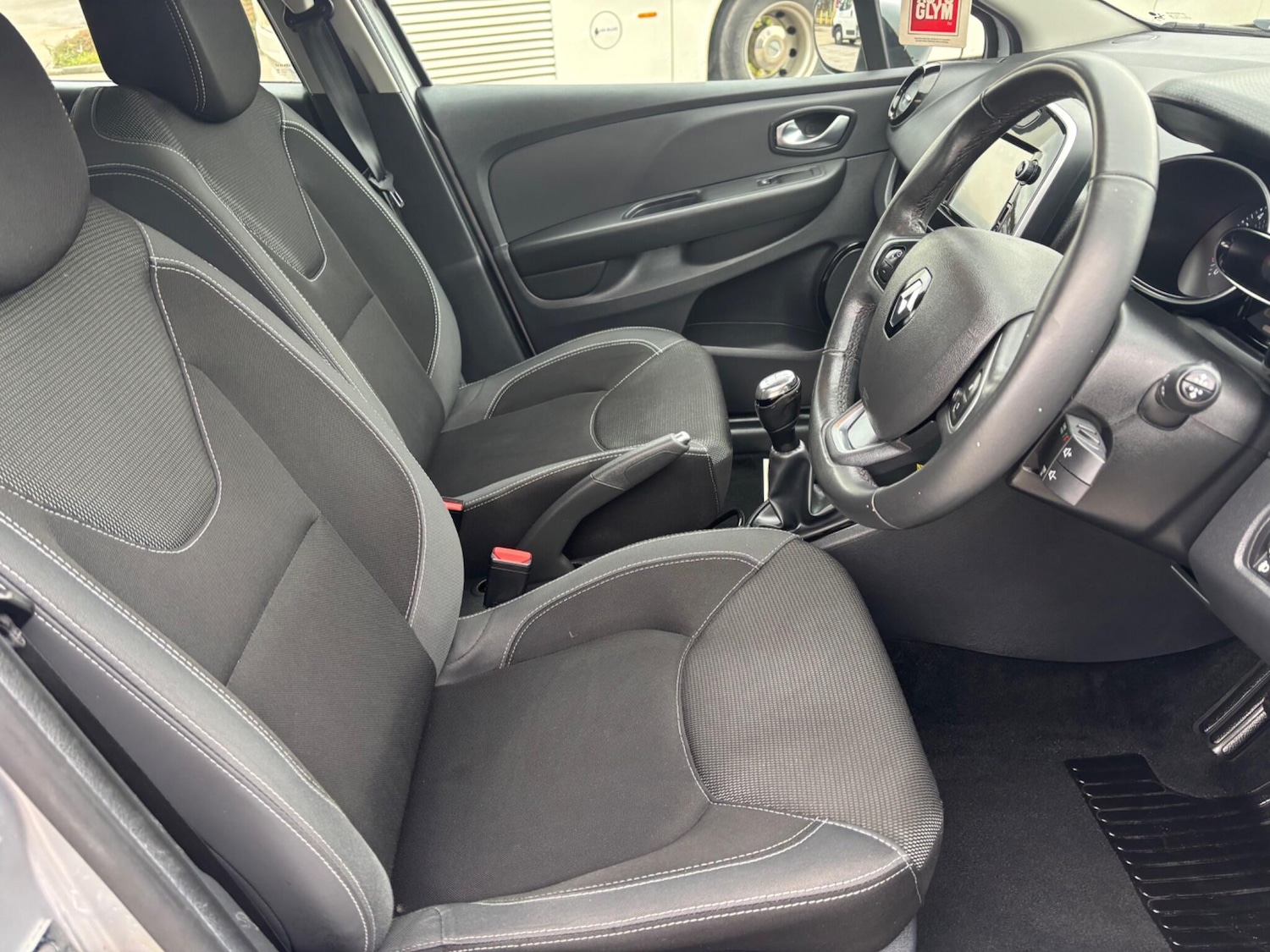 Used Renault Clio 2017 for sale - 76702334: Photo 12