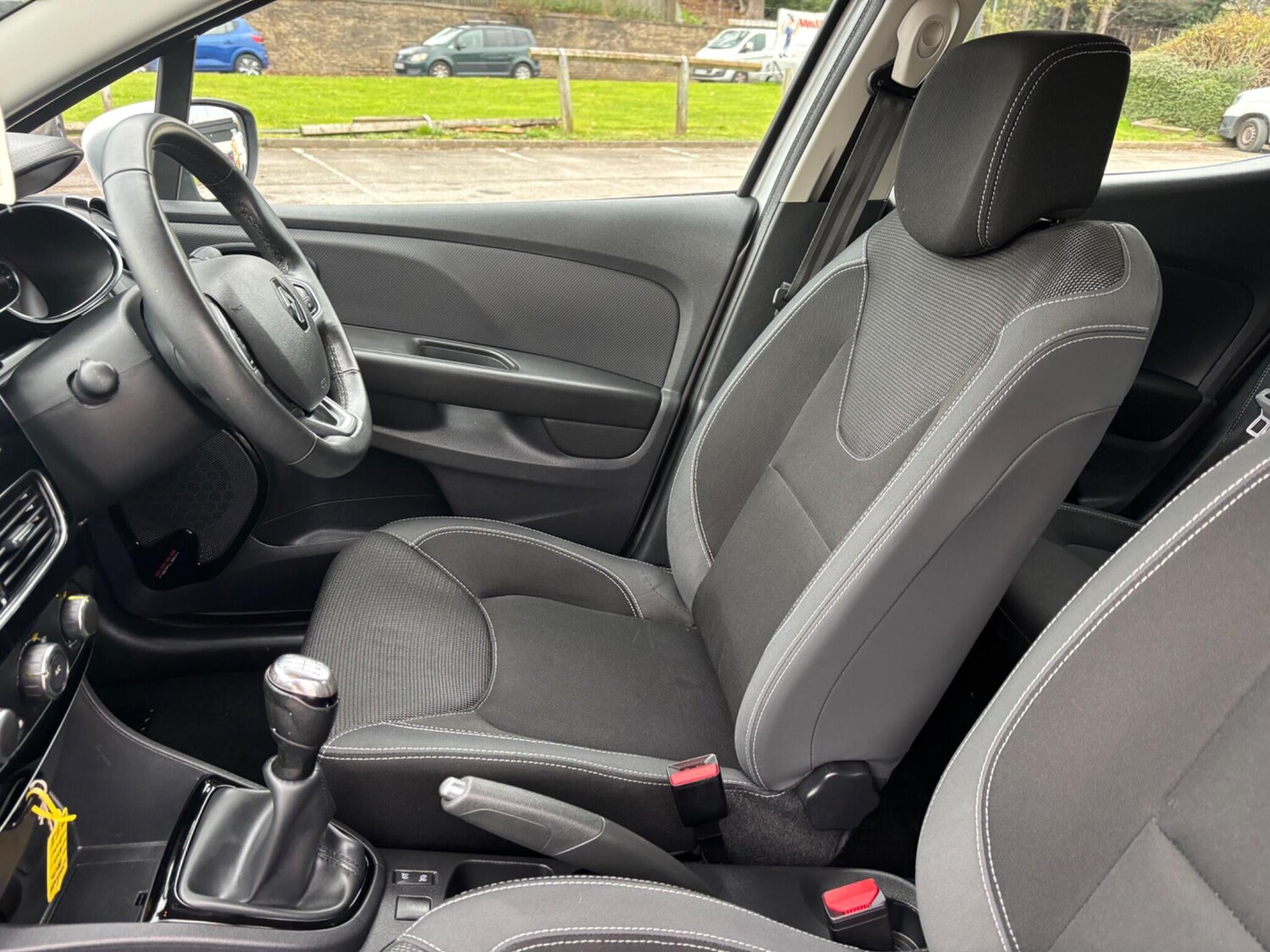 Used Renault Clio 2017 for sale - 76702334: Photo 14