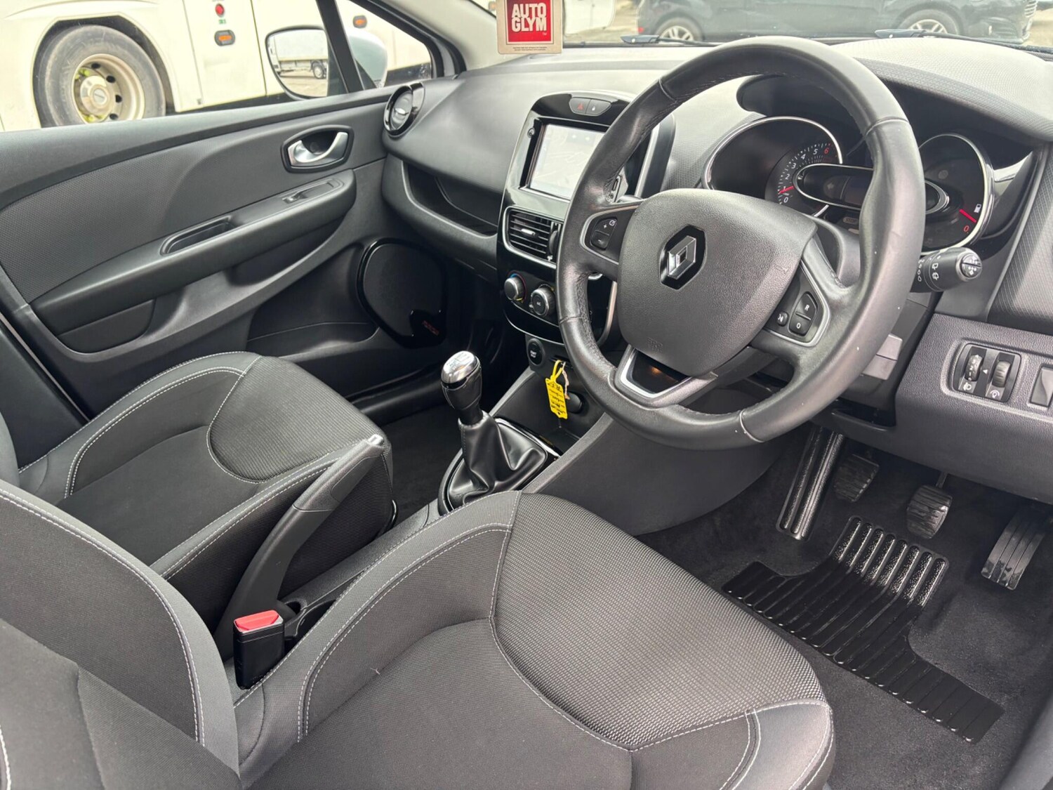 Used Renault Clio 2017 for sale - 76702334: Photo 16