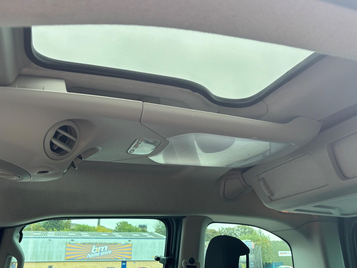 Used Peugeot Partner Tepee 2017 for sale - 76151395: Photo 26