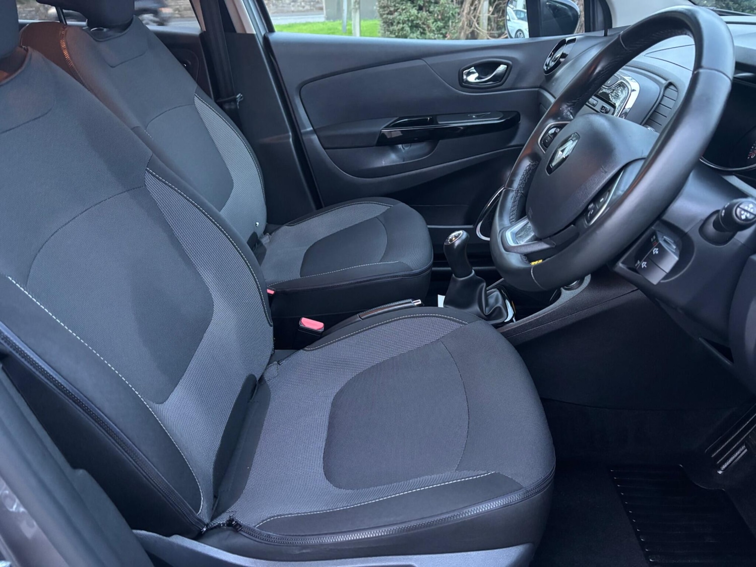 Used Renault Captur for sale - 77074667: Photo 11