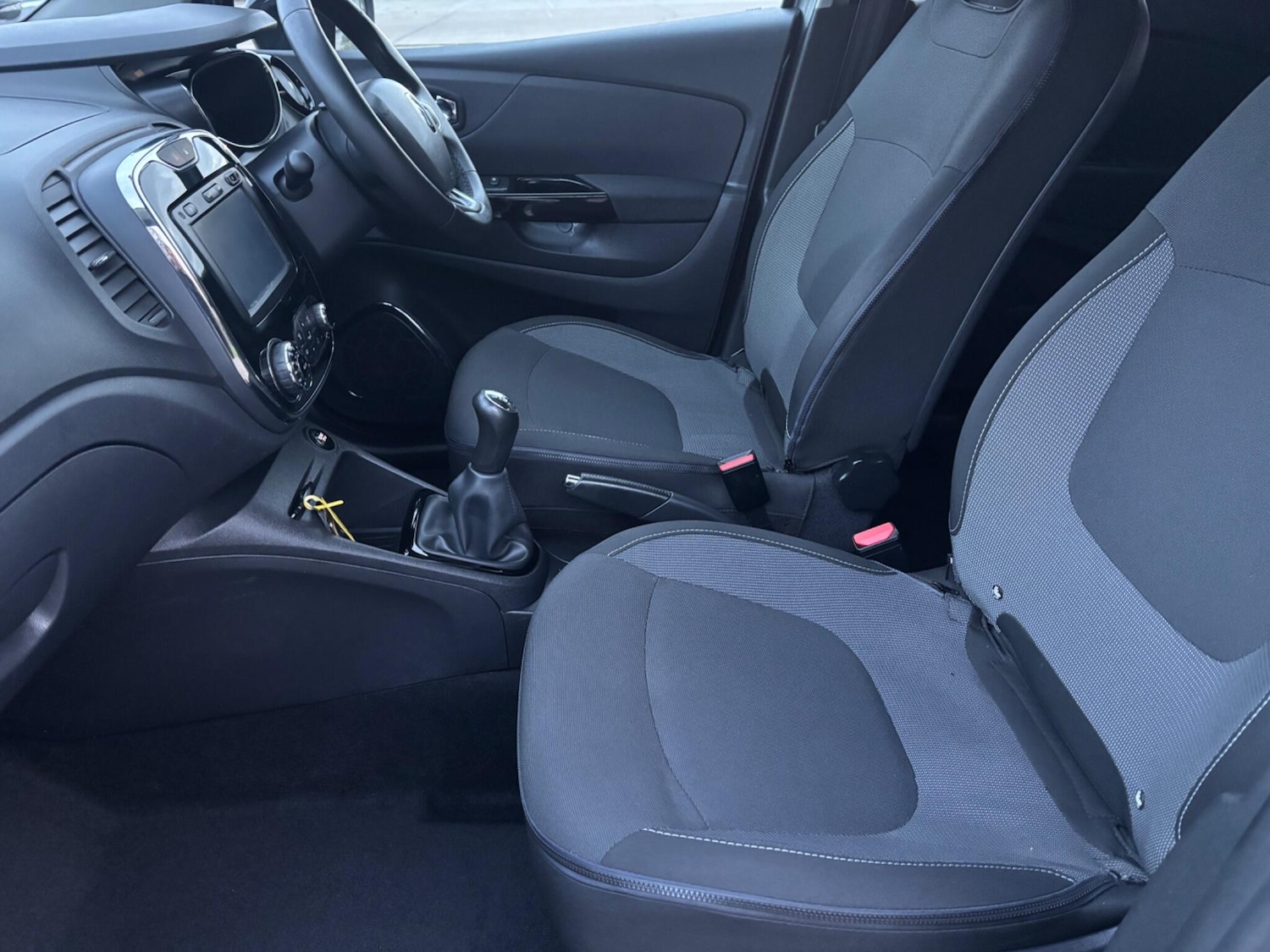 Used Renault Captur for sale - 77074667: Photo 12