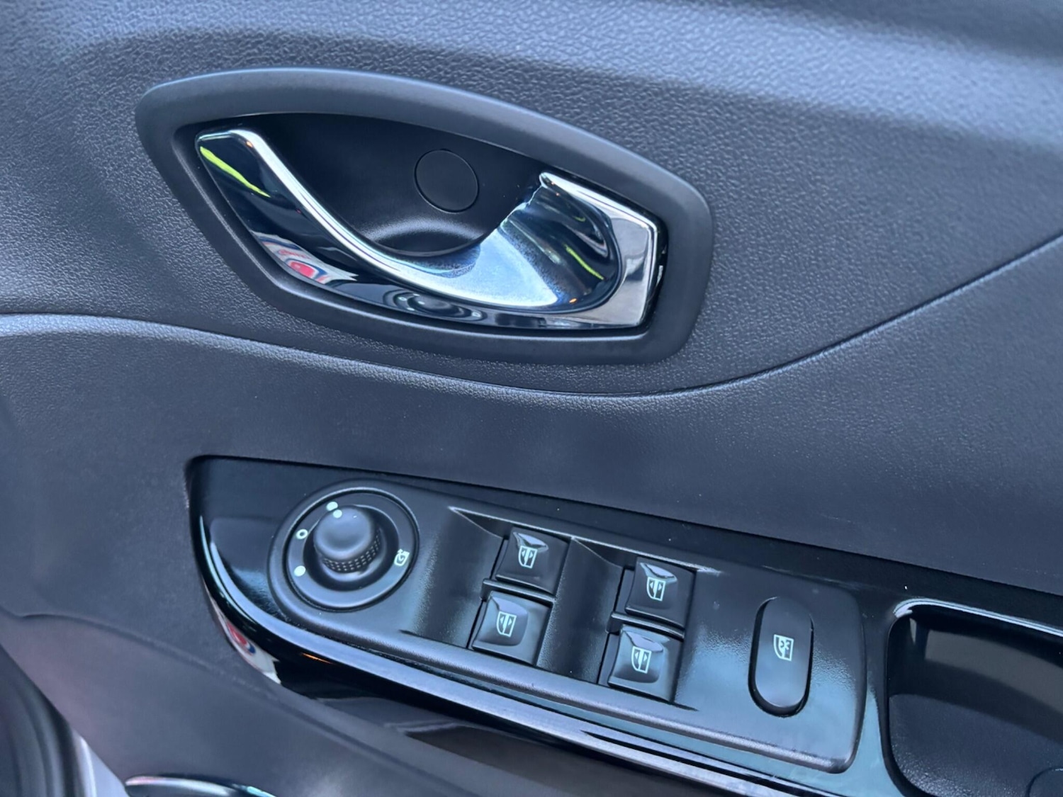 Used Renault Captur for sale - 77074667: Photo 22