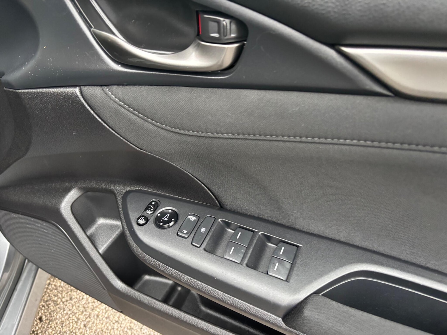 Used Honda Civic 2017 for sale - 77657894: Photo 26