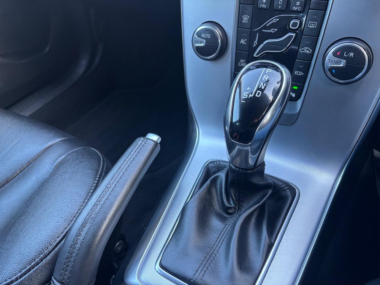 Used Volvo V40 2018 for sale - 77345363: Photo 14