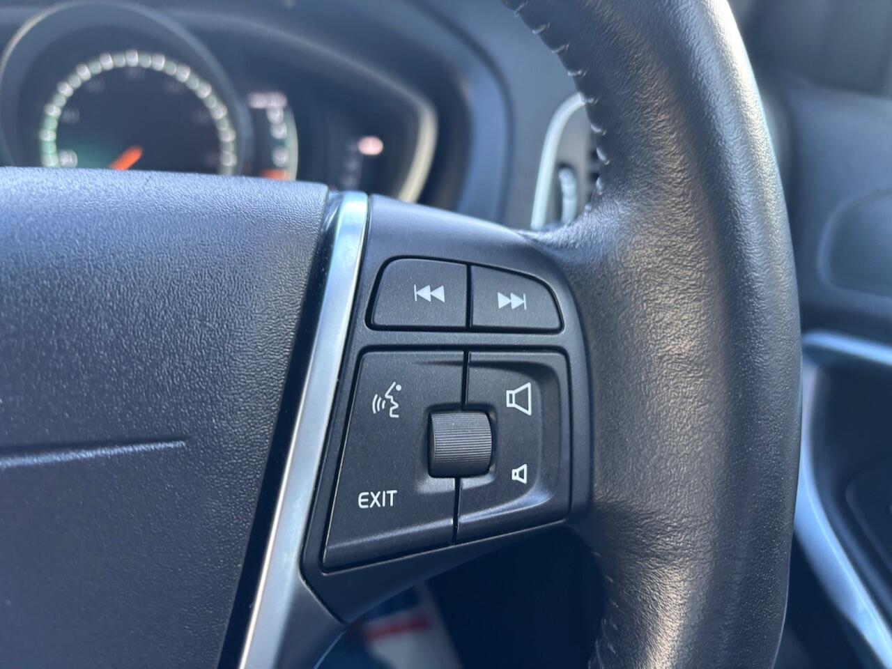 Used Volvo V40 2018 for sale - 77345363: Photo 19