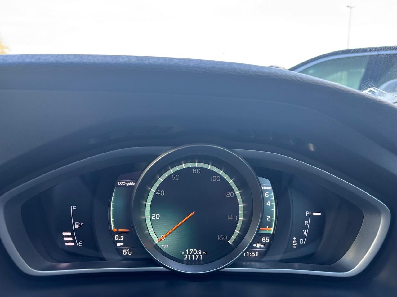 Used Volvo V40 2018 for sale - 77345363: Photo 23