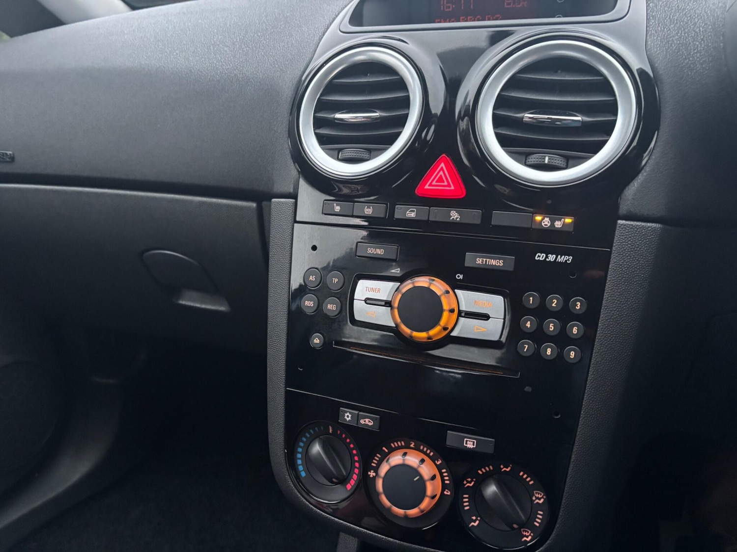 Used Vauxhall Corsa 2014 for sale - 77612068: Photo 24