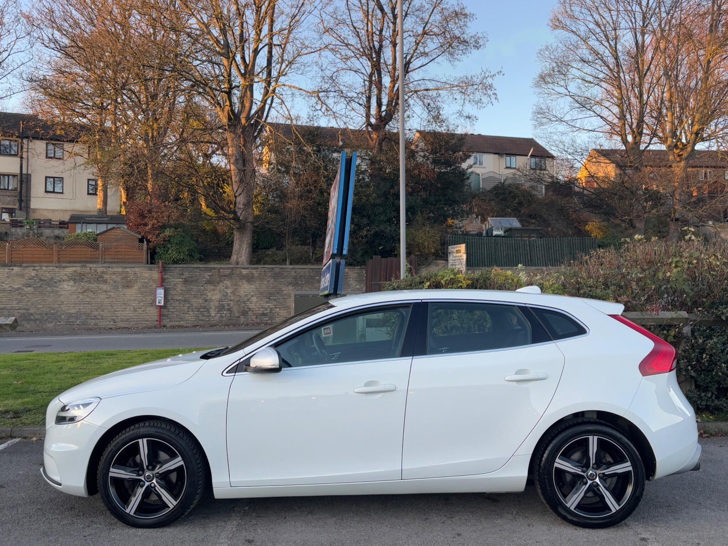 Used Volvo V40 2018 for sale - 76996148: Photo 8