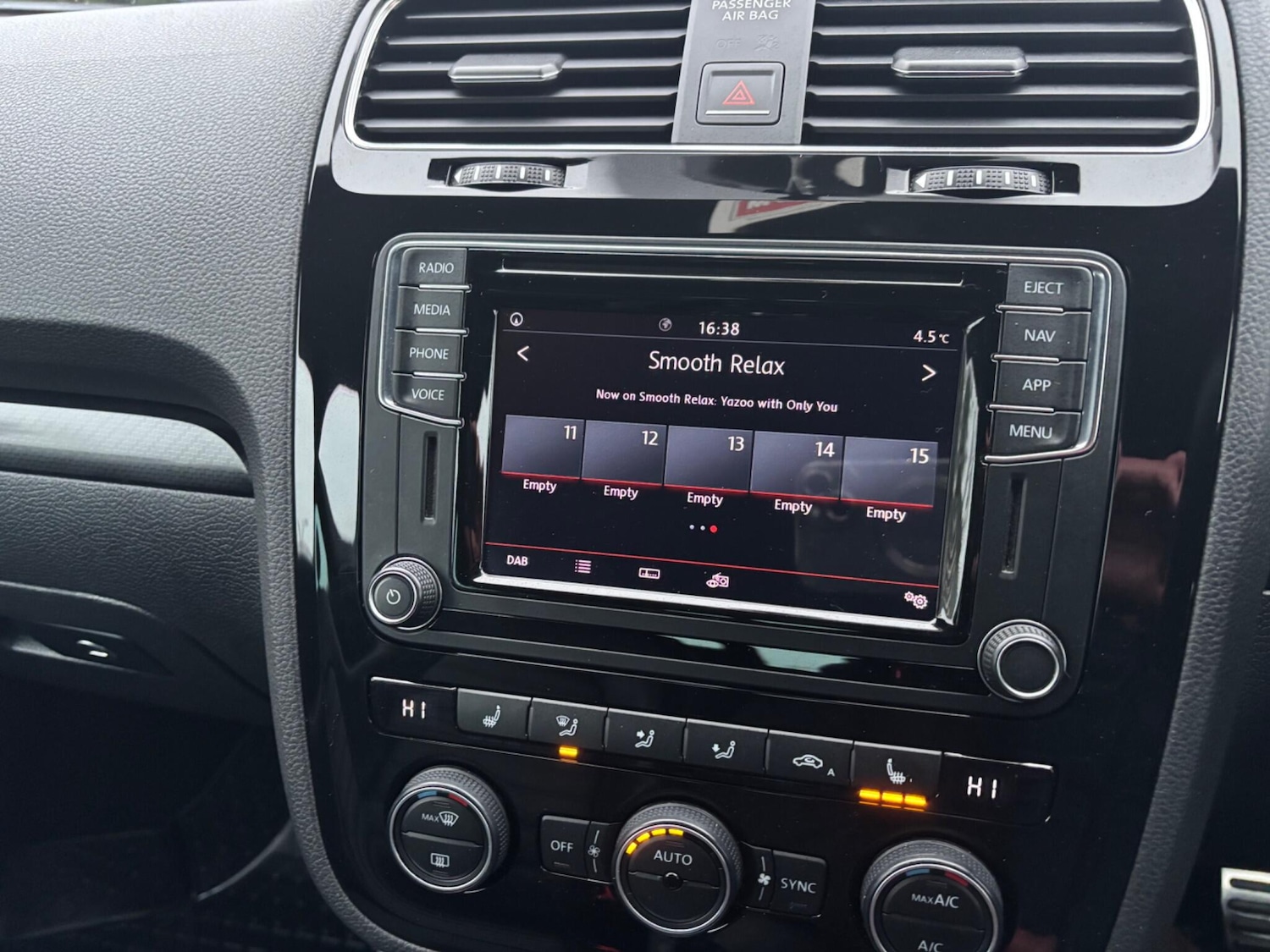 Used Volkswagen Scirocco for sale - 77439856: Photo 28