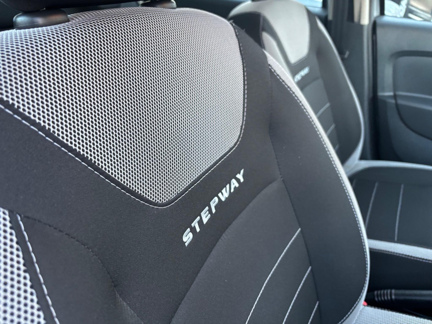 Used Dacia Sandero Stepway 2020 for sale - 76780667: Photo 37