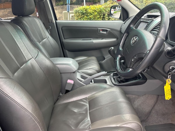 Used Toyota Hilux 2010 for sale - 76188407: Photo 11