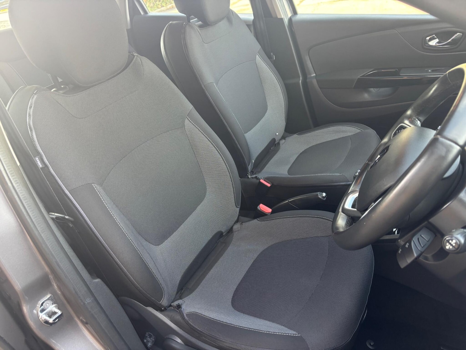 Used Renault Captur 2016 for sale - 76995767: Photo 12