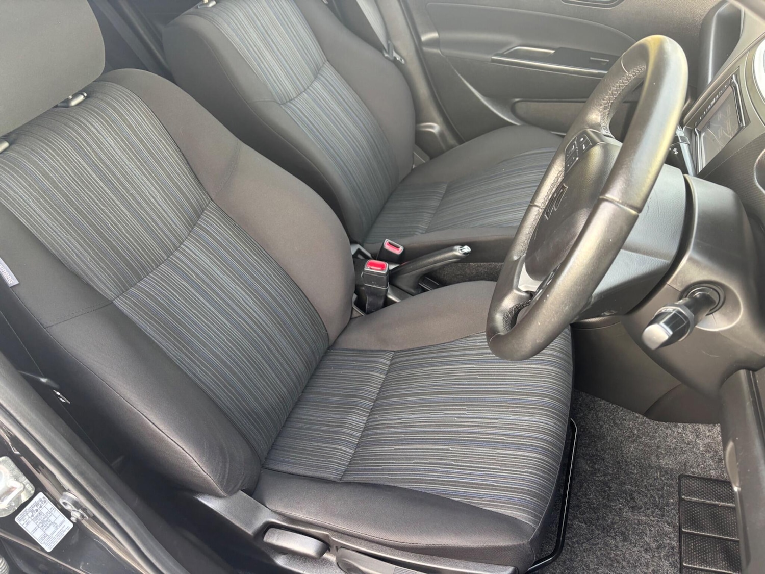 Used Suzuki Swift 2017 for sale - 76325958: Photo 8