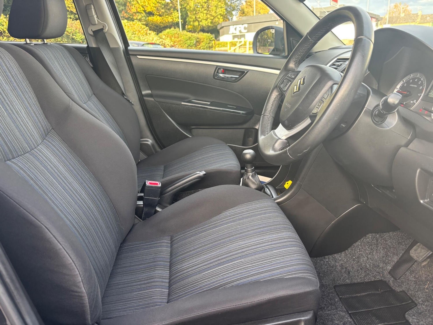 Used Suzuki Swift 2017 for sale - 76325958: Photo 9