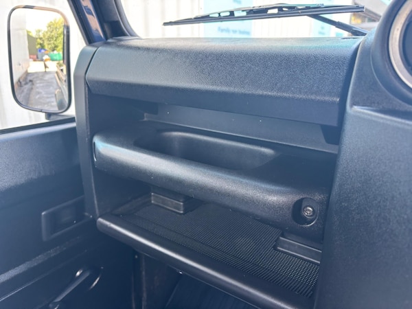 Used Land Rover Defender 90 2011 for sale - 75059930: Photo 23
