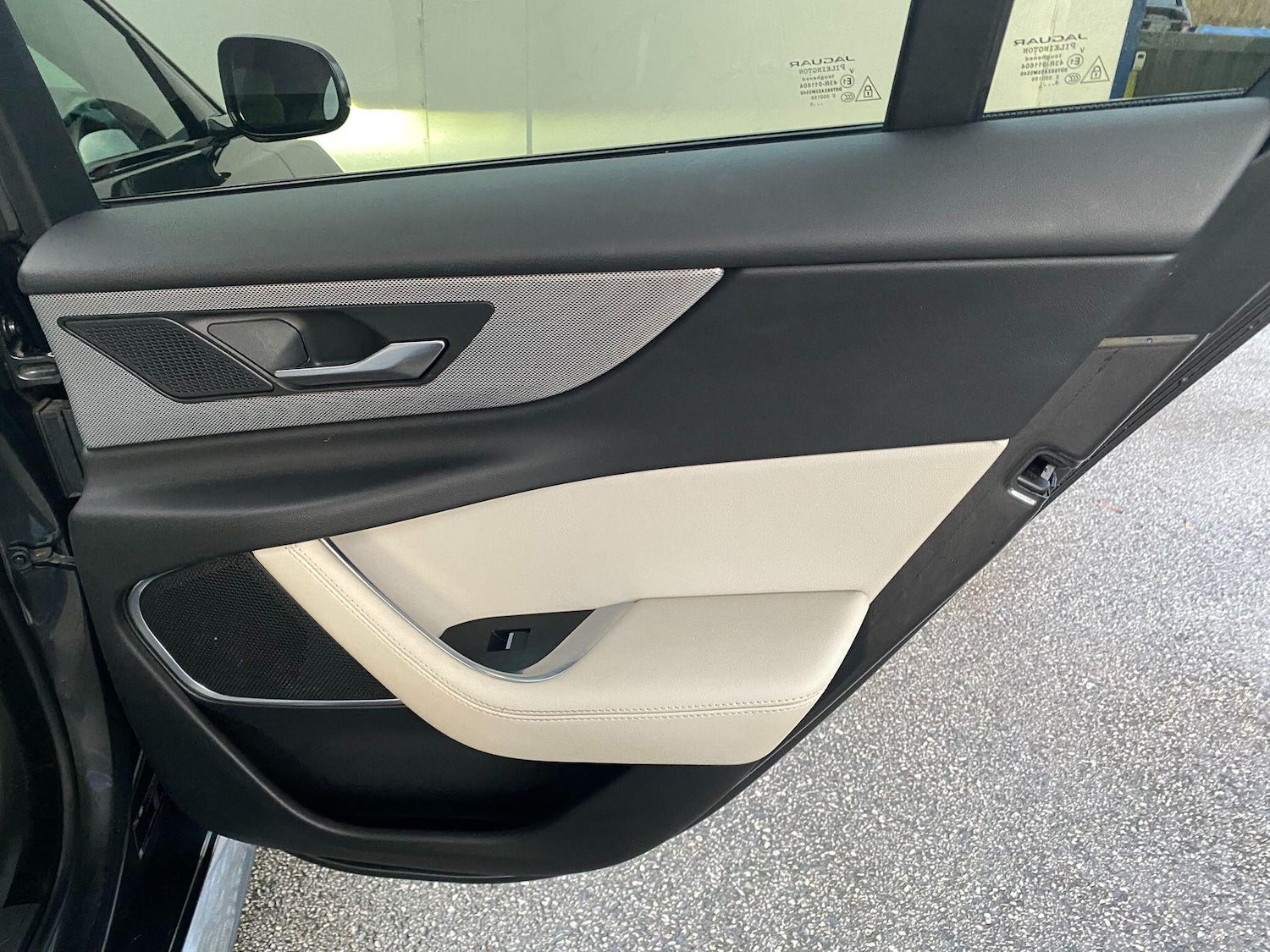 Used Jaguar XE 2019 for sale - 77372654: Photo 33