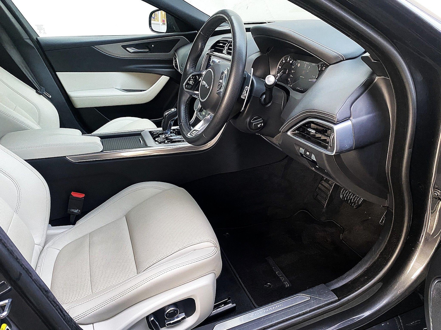 Used Jaguar XE 2019 for sale - 77372654: Photo 7