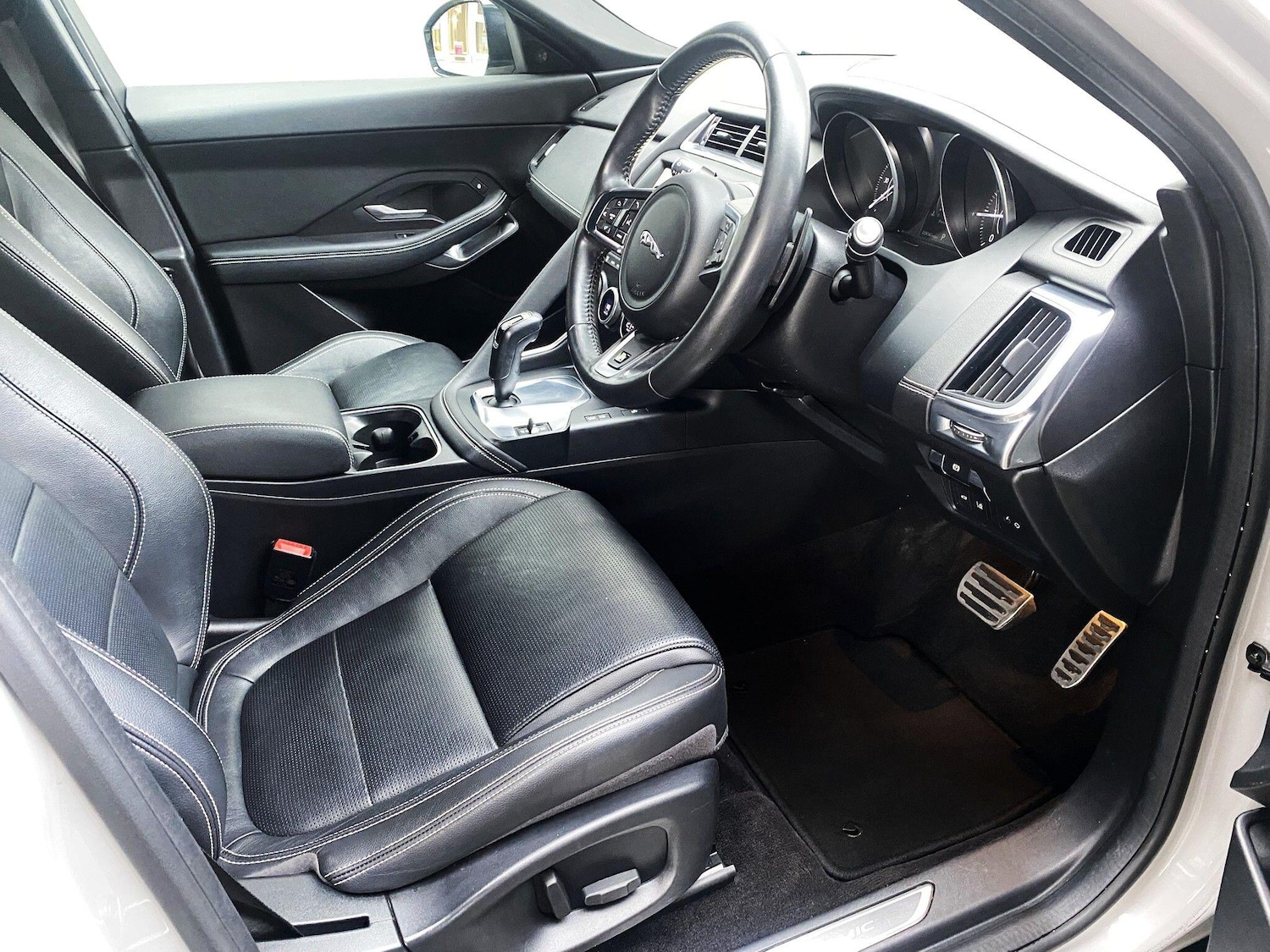 Used Jaguar E-Pace 2020 for sale - 77372650: Photo 6