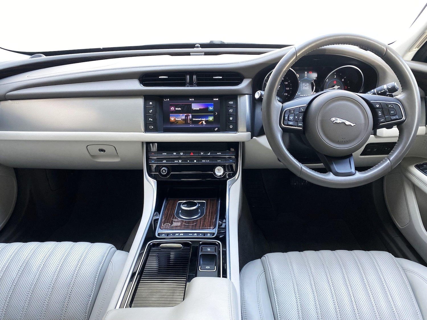 Used Jaguar XF 2017 for sale - 77994045: Photo 12