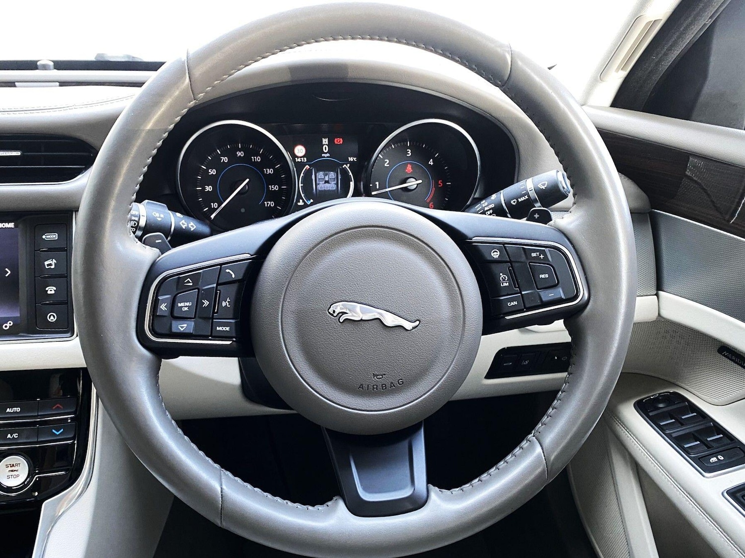 Used Jaguar XF 2017 for sale - 77994045: Photo 13