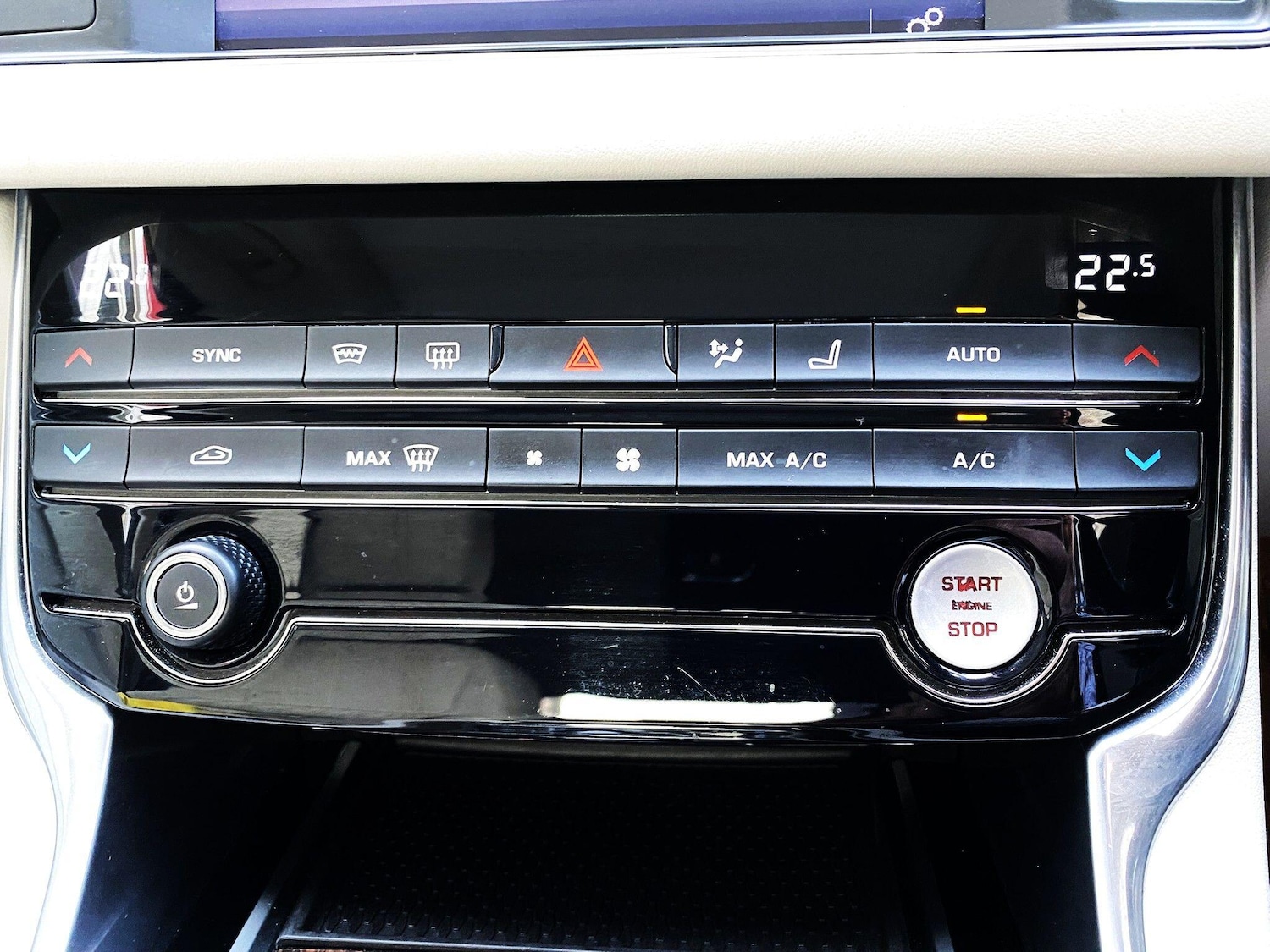 Used Jaguar XF 2017 for sale - 77994045: Photo 18