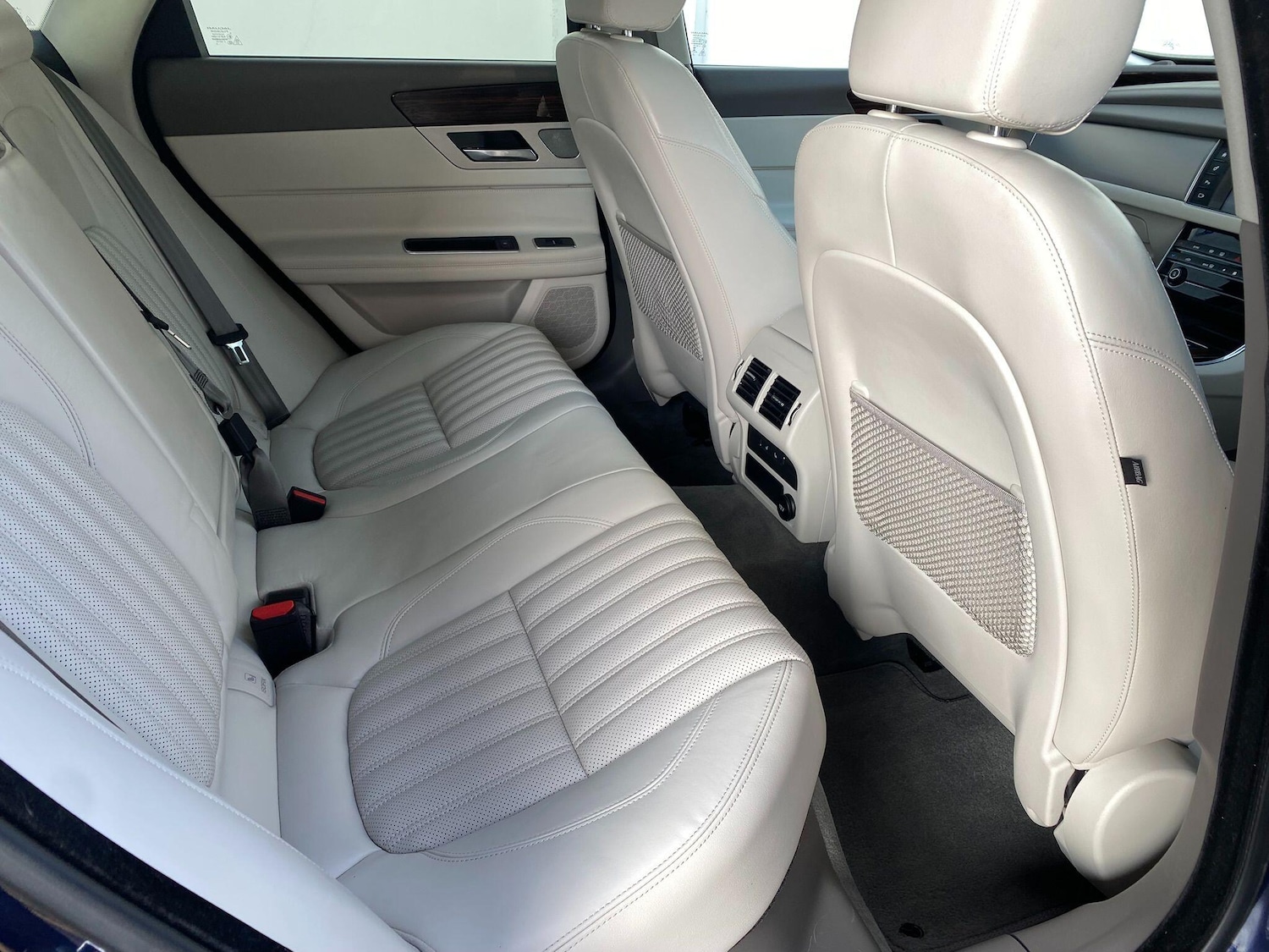 Used Jaguar XF 2017 for sale - 77994045: Photo 9