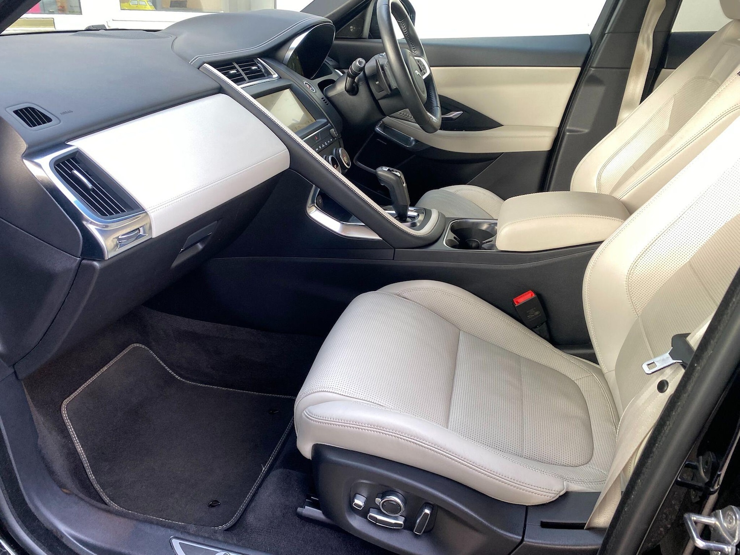 Used Jaguar E-Pace 2019 for sale - 77372652: Photo 8