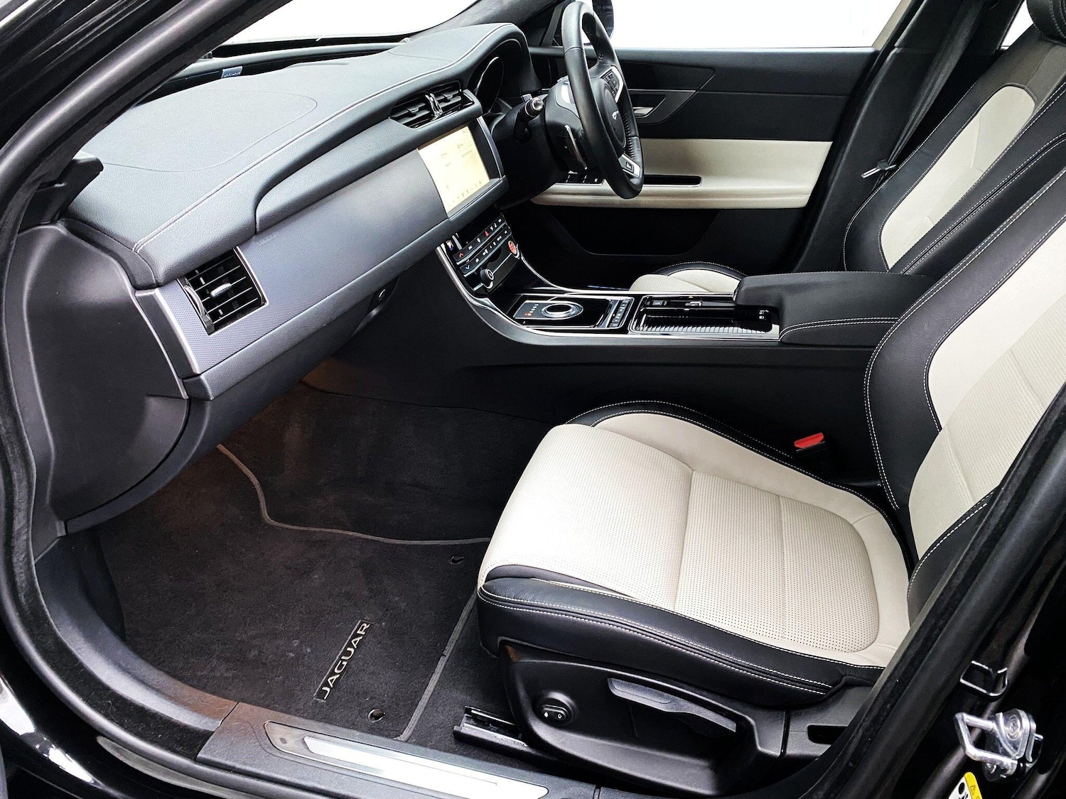 Used Jaguar XF 2020 for sale - 77425544: Photo 8