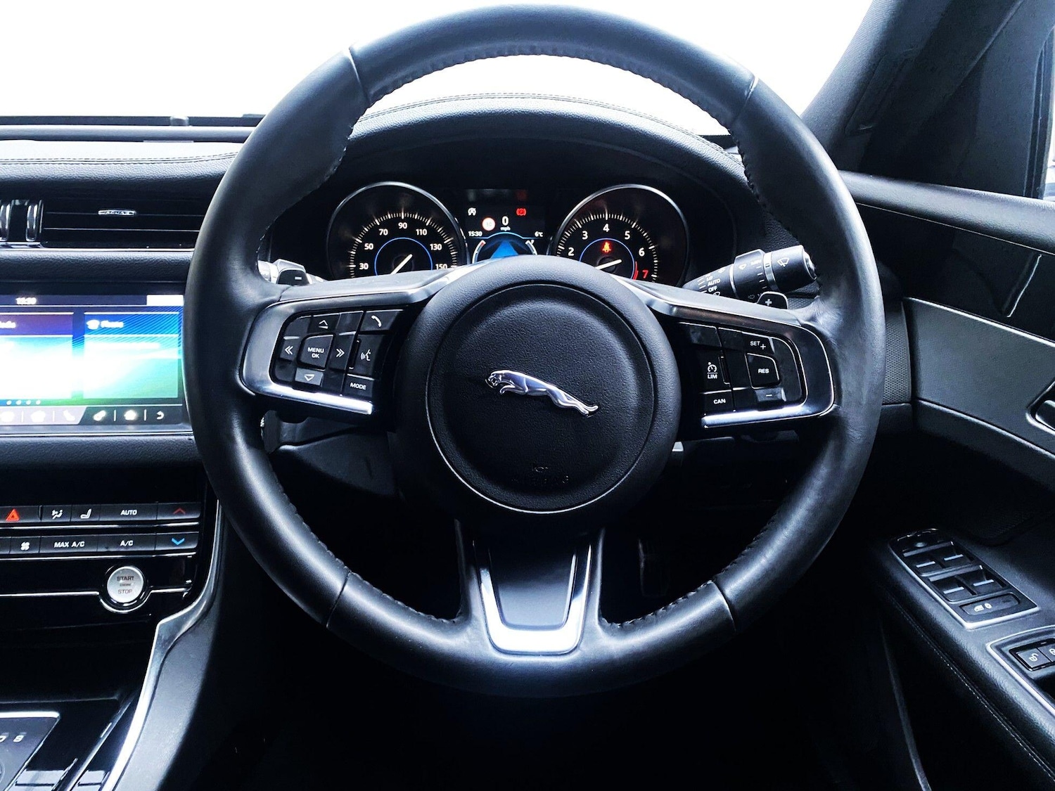 Used Jaguar XF 2018 for sale - 77372642: Photo 15