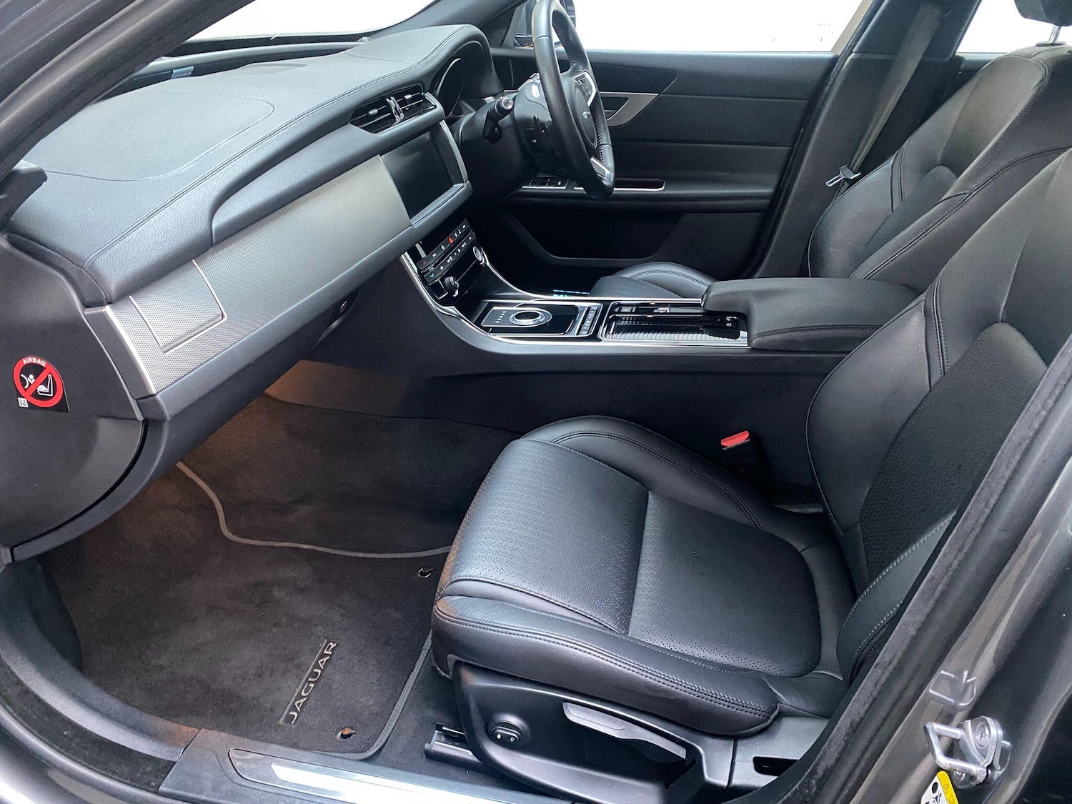 Used Jaguar XF 2018 for sale - 77372642: Photo 8