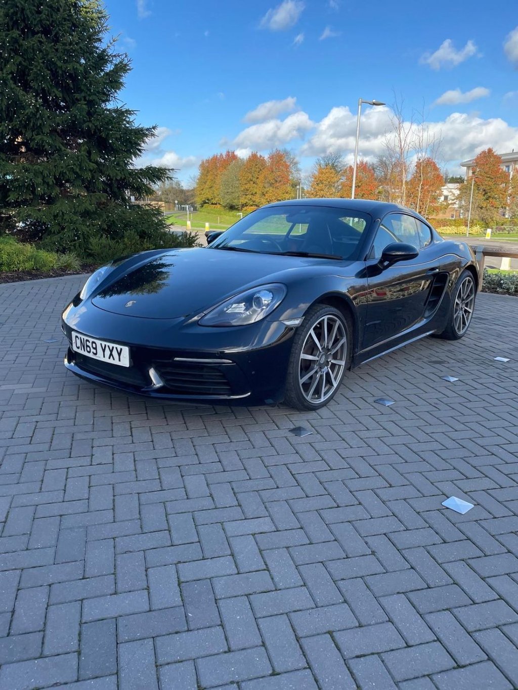 Used Porsche 718 Cayman 2019 for sale - 76642528: Photo 2