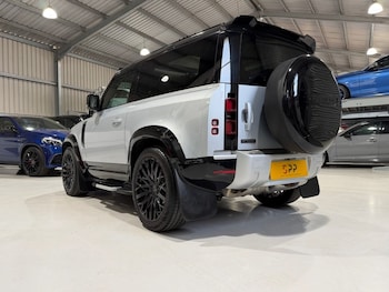 Used Land Rover Defender 2021 for sale - 79104116: Photo