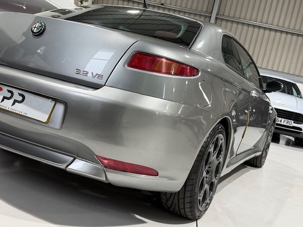 Used Alfa Romeo GT 2005 for sale - 76210545: Photo 12