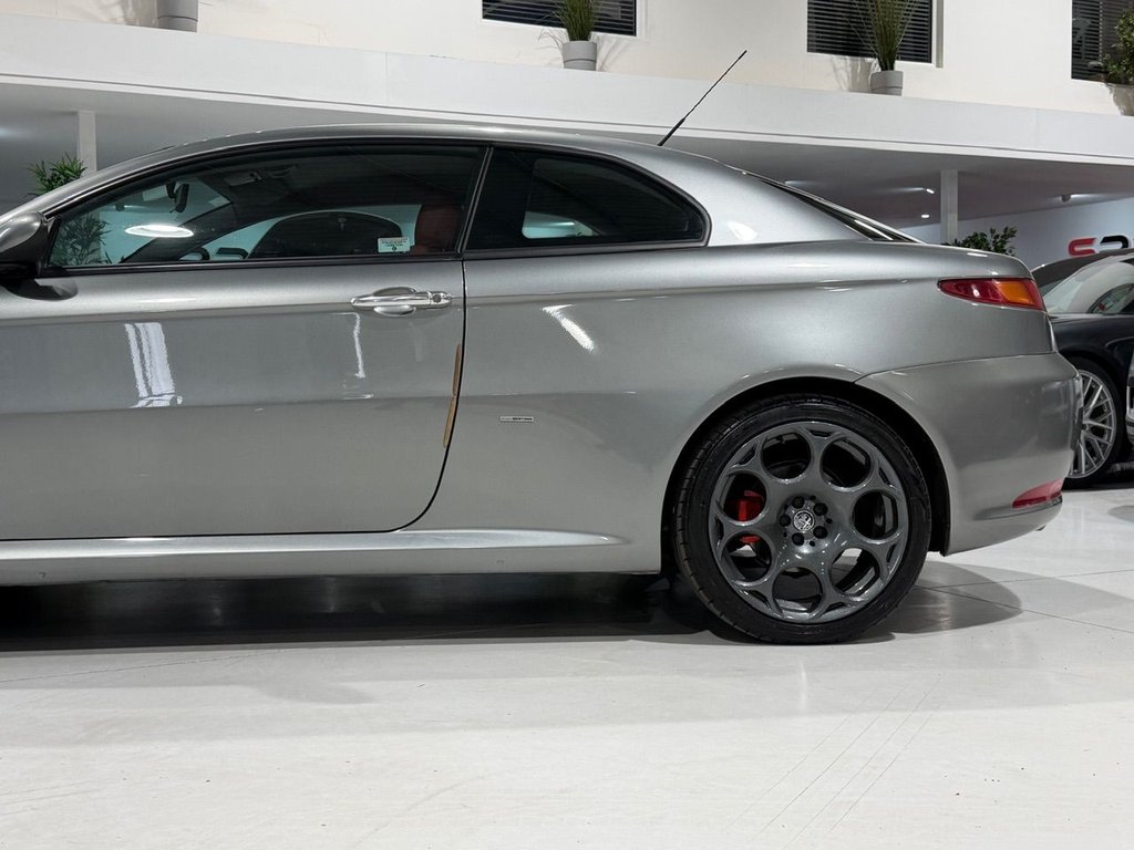 Used Alfa Romeo GT 2005 for sale - 76210545: Photo 13