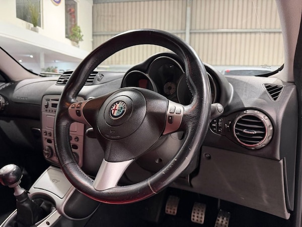Used Alfa Romeo GT 2005 for sale - 76210545: Photo 15