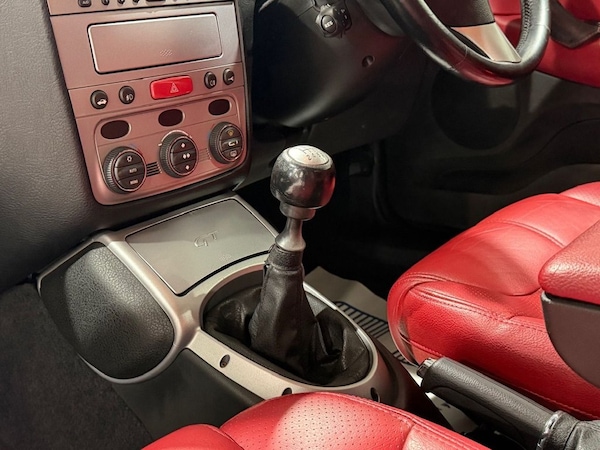 Used Alfa Romeo GT 2005 for sale - 76210545: Photo 18