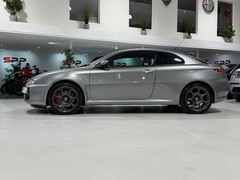 Used Alfa Romeo GT 2005 for sale - 76210545: Photo 2
