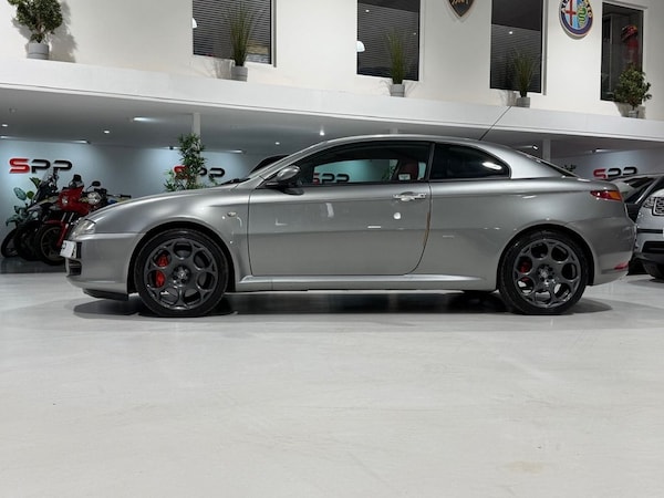 Used Alfa Romeo GT 2005 for sale - 76210545: Photo 2