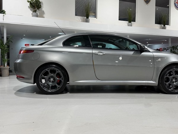 Used Alfa Romeo GT 2005 for sale - 76210545: Photo 30