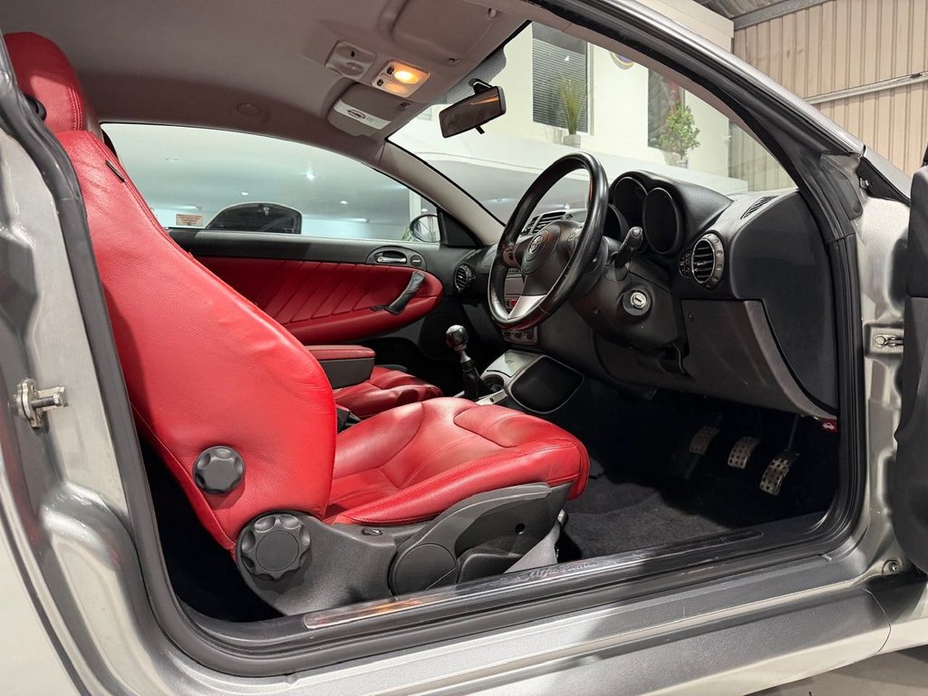 Used Alfa Romeo GT 2005 for sale - 76210545: Photo 33