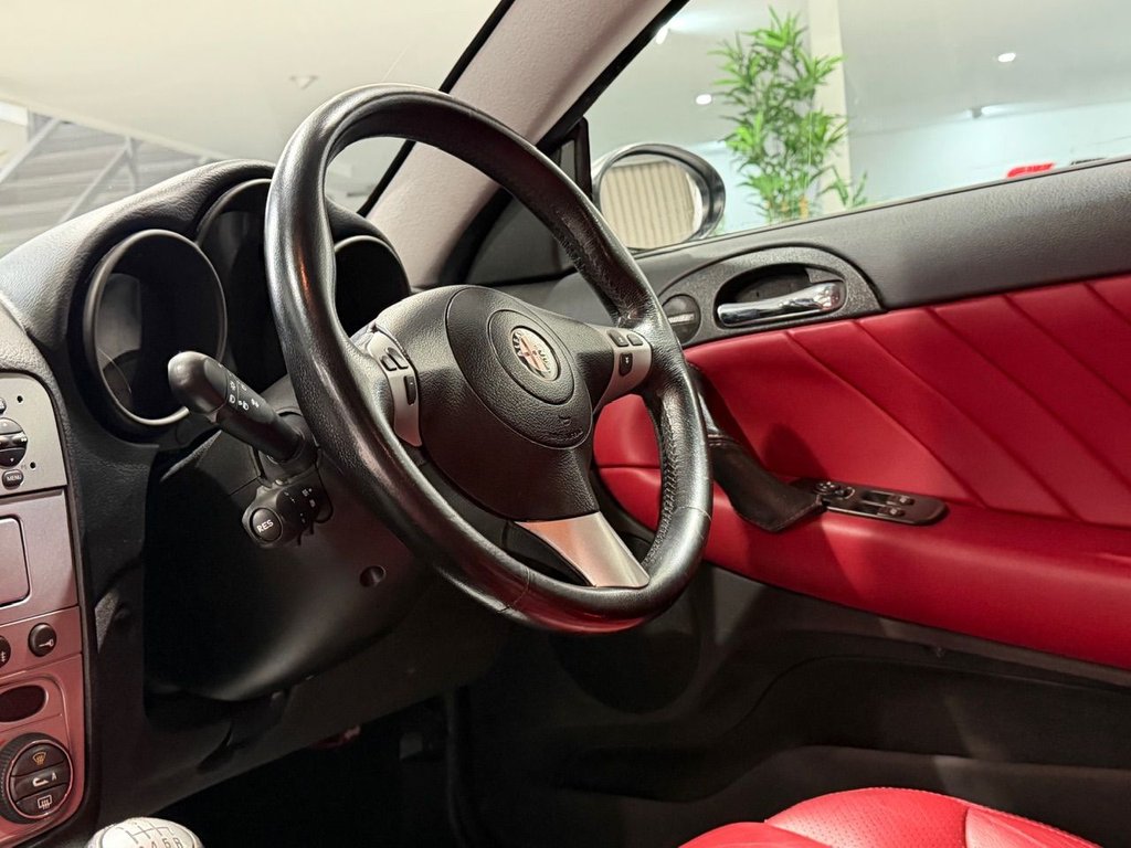 Used Alfa Romeo GT 2005 for sale - 76210545: Photo 34