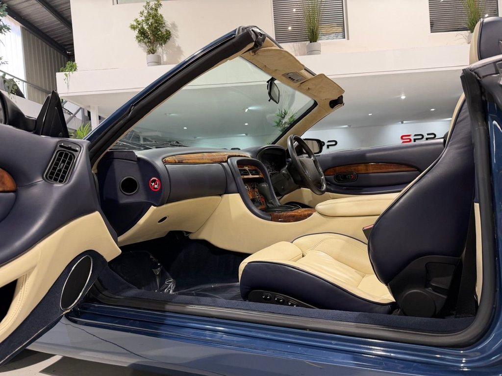 Used Aston Martin DB7 2000 for sale - 77592256: Photo 15