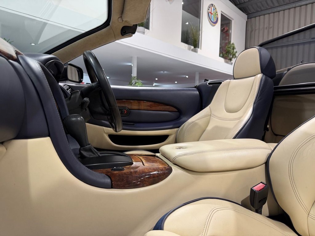 Used Aston Martin DB7 2000 for sale - 76642862: Photo 18