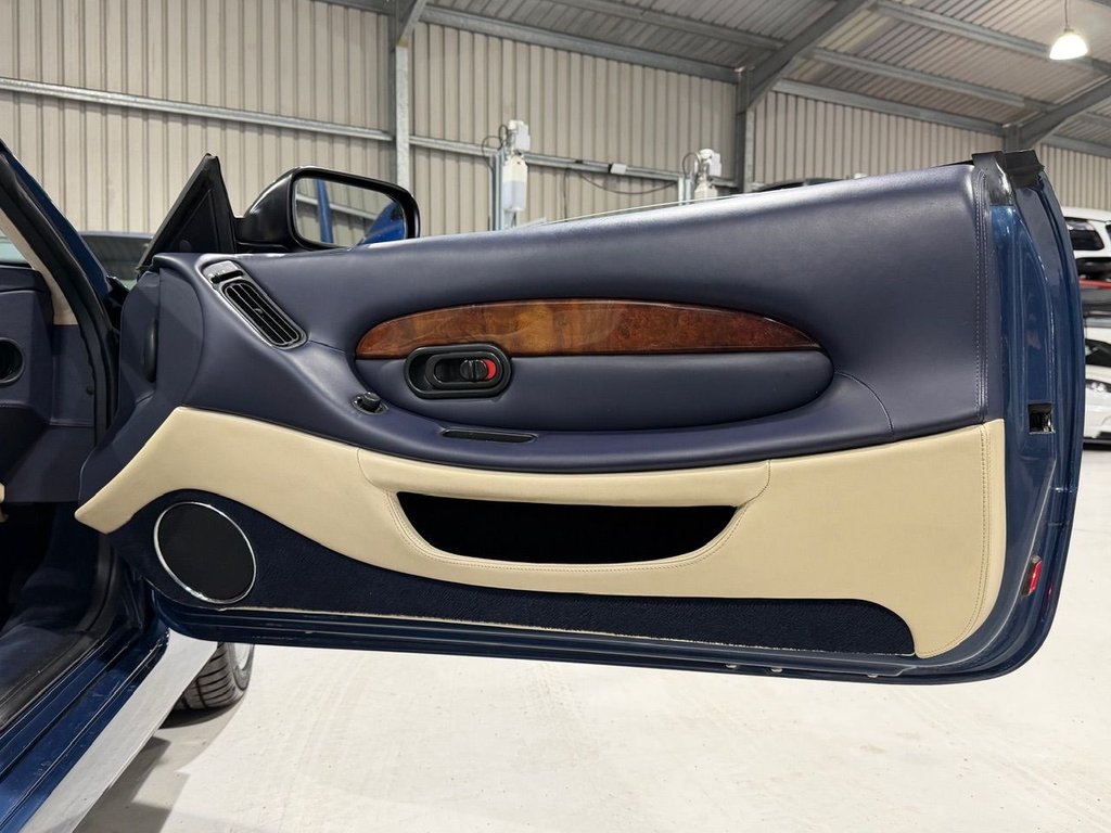 Used Aston Martin DB7 2000 for sale - 76642862: Photo 23